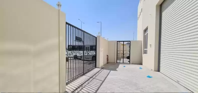 Смешанное использование Готовая недвижимость 7+ спален Н/Ф Трудовой лагерь  в аренду в Аль-Садд , Доха #12175 - 1  image 