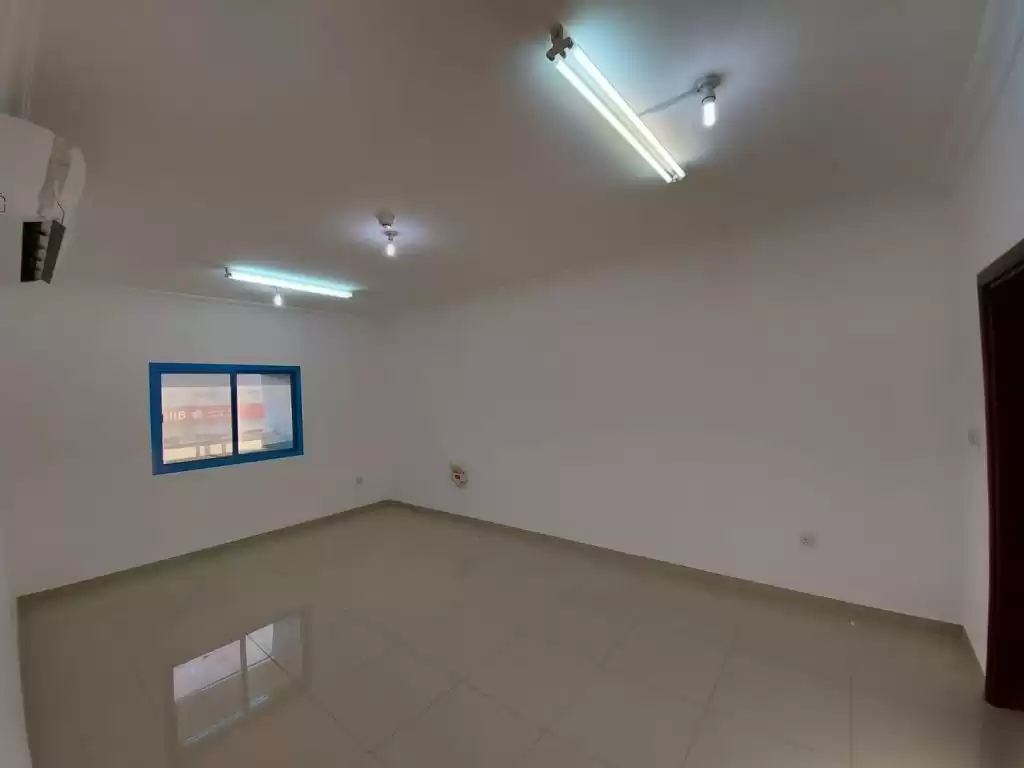 Wohn Klaar eigendom 2 Schlafzimmer U/F Wohnung  zu vermieten in Al Sadd , Doha #12179 - 1  image 