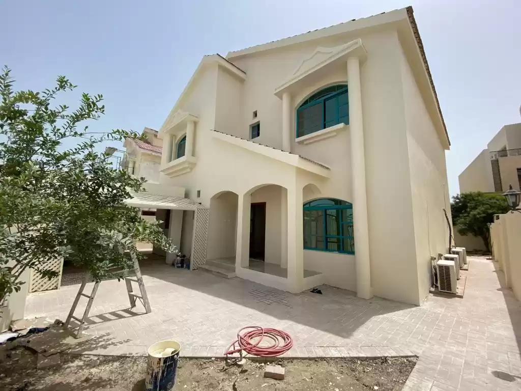 Résidentiel Propriété prête 4 chambres U / f Villa autonome  a louer au Al-Sadd , Doha #12186 - 1  image 