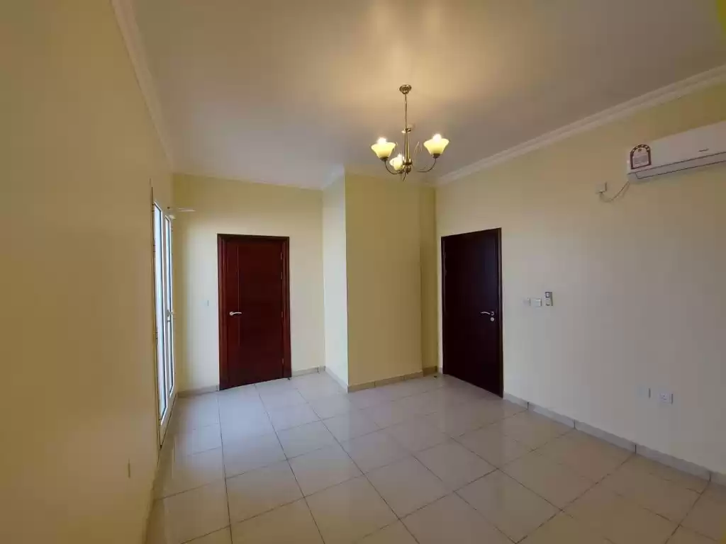 Residential Ready Property 2 Bedrooms U/F Apartment  for rent in Al Sadd , Doha #12188 - 1  image 
