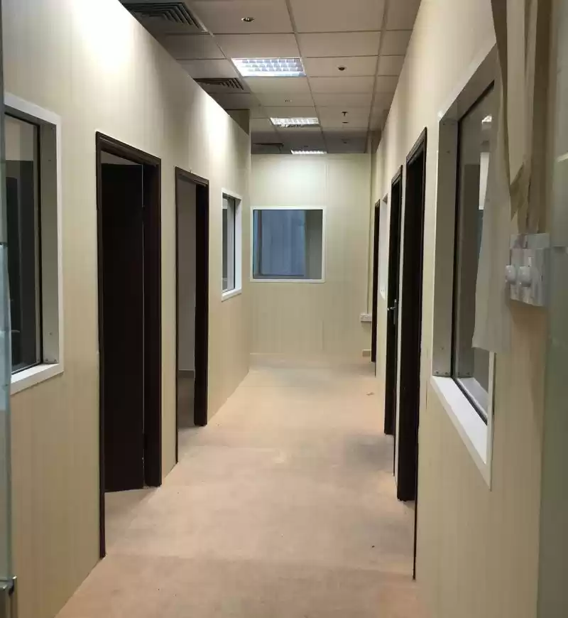Kommerziell Klaar eigendom S/F Büro  zu vermieten in Al Sadd , Doha #12198 - 1  image 