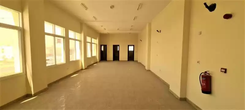 Коммерческий Готовая недвижимость С/Ж Офис  в аренду в Аль-Садд , Доха #12201 - 1  image 