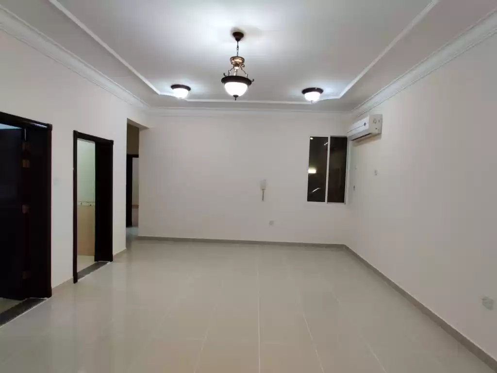 Wohn Klaar eigendom 2 Schlafzimmer U/F Wohnung  zu vermieten in Al Sadd , Doha #12206 - 1  image 
