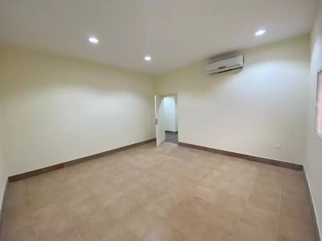 Residential Ready Property 2 Bedrooms U/F Apartment  for rent in Al Sadd , Doha #12207 - 1  image 