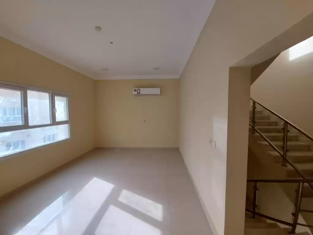Résidentiel Propriété prête 5 chambres U / f Villa à Compound  a louer au Al-Sadd , Doha #12213 - 1  image 