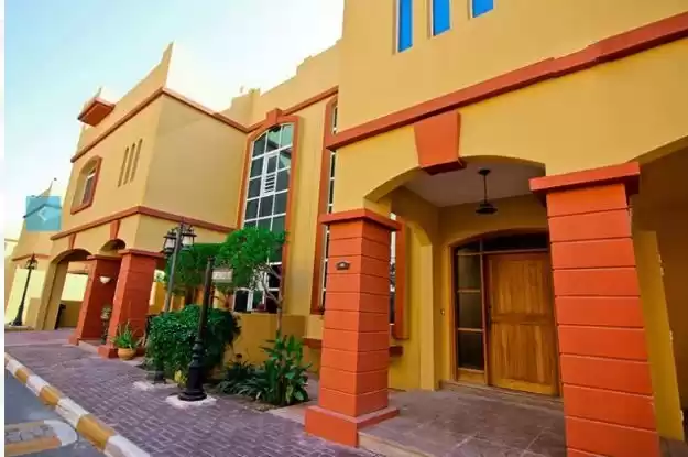 Residencial Listo Propiedad 4 habitaciones S / F Villa en Compound  alquiler en al-sad , Doha #12216 - 1  image 