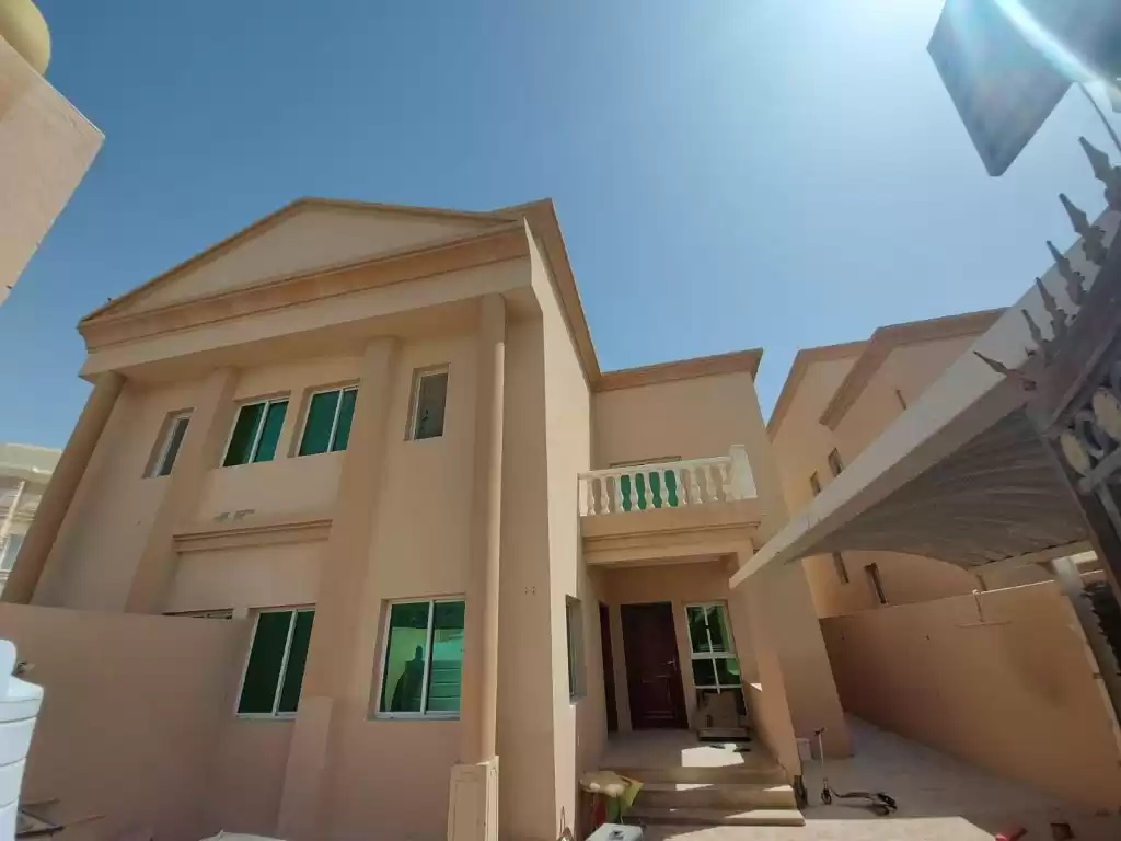 yerleşim Hazır Mülk 4 Yatak Odası U/F Müstakil Villa  kiralık içinde Al Sadd , Doha #12231 - 1  image 