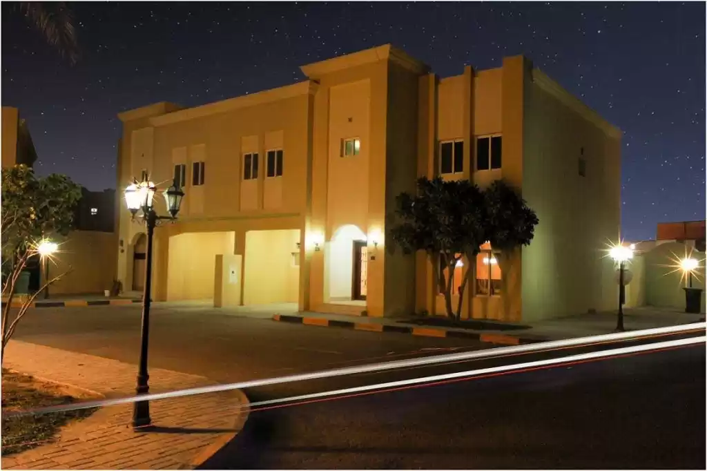 Residencial Listo Propiedad 5 habitaciones U / F Villa en Compound  alquiler en al-sad , Doha #12255 - 1  image 