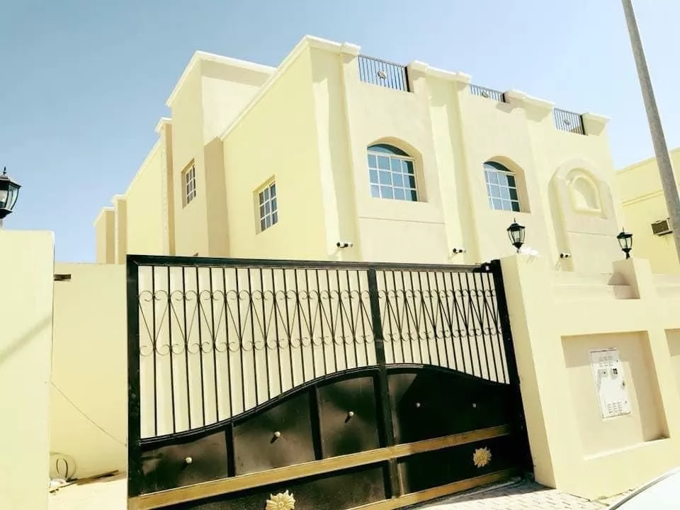 Residential Ready Property 2 Bedrooms U/F Standalone Villa  for rent in Old-Airport , Doha-Qatar #12288 - 1  image 
