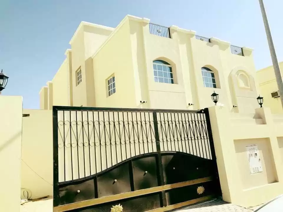 Residential Ready Property 2 Bedrooms U/F Standalone Villa  for rent in Al Sadd , Doha #12288 - 1  image 