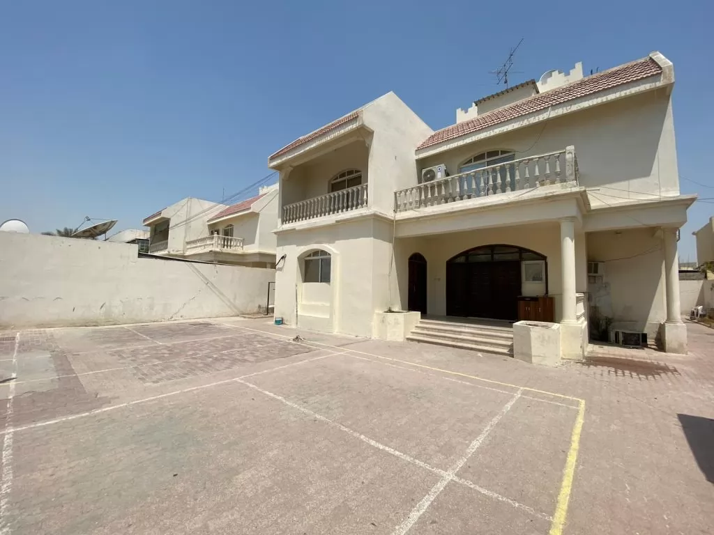 Residential Ready Property Studio U/F Standalone Villa  for rent in Al Sadd , Doha #12299 - 1  image 
