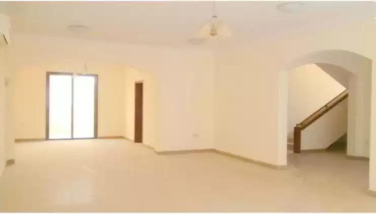 Résidentiel Propriété prête 5 chambres S / F Villa à Compound  a louer au Al-Sadd , Doha #12315 - 1  image 
