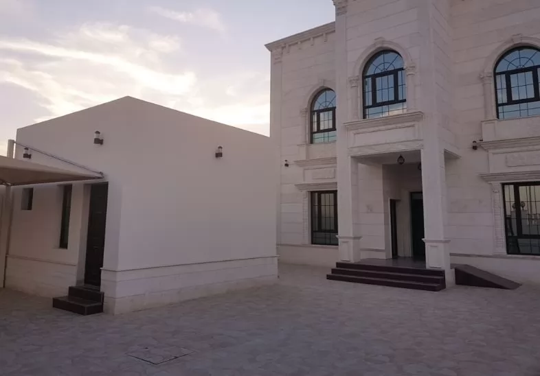 yerleşim Hazır Mülk 6 Yatak Odası U/F Müstakil Villa  satılık içinde Al Sadd , Doha #12332 - 1  image 