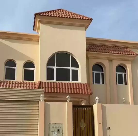 Résidentiel Propriété prête 5 chambres U / f Villa autonome  a louer au Al-Sadd , Doha #12380 - 1  image 