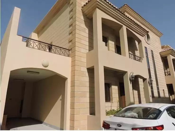 Résidentiel Propriété prête 3 chambres S / F Villa à Compound  a louer au Al-Sadd , Doha #12386 - 1  image 