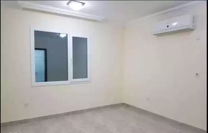 Residential Ready Property 2 Bedrooms S/F Apartment  for rent in Doha #12403 - 1  image 