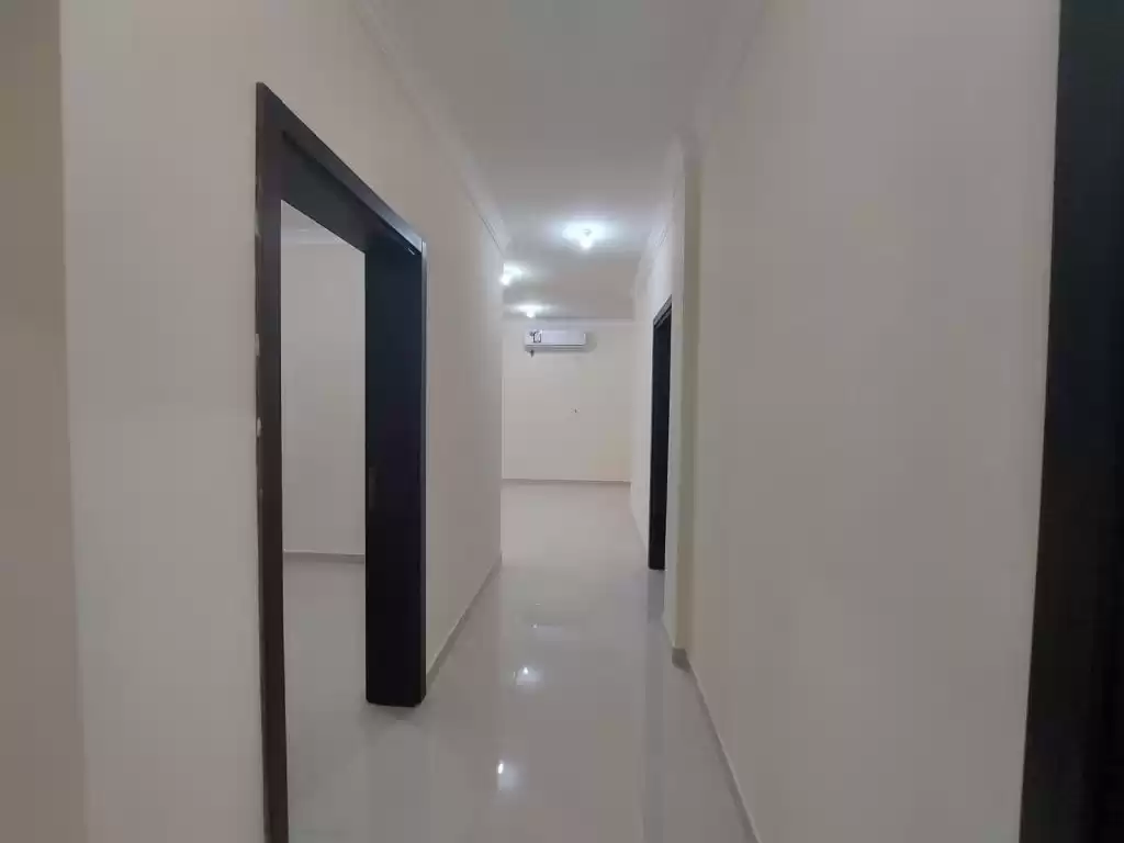 Residential Ready Property 3 Bedrooms U/F Apartment  for rent in Al Sadd , Doha #12415 - 1  image 