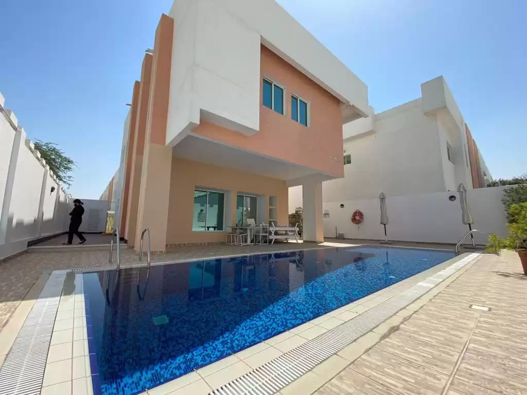 Жилой Готовая недвижимость 3 спальни Н/Ф Вилла в комплексе  в аренду в Аль-Садд , Доха #12419 - 1  image 