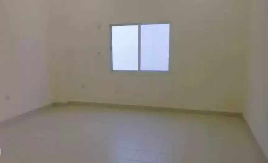 Residential Ready Property 1 Bedroom U/F Apartment  for rent in Doha #12443 - 1  image 