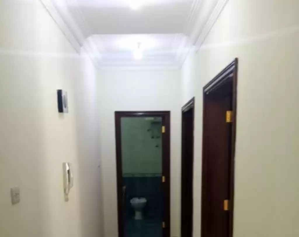 Wohn Klaar eigendom 2 Schlafzimmer U/F Wohnung  zu vermieten in Al Sadd , Doha #12458 - 1  image 