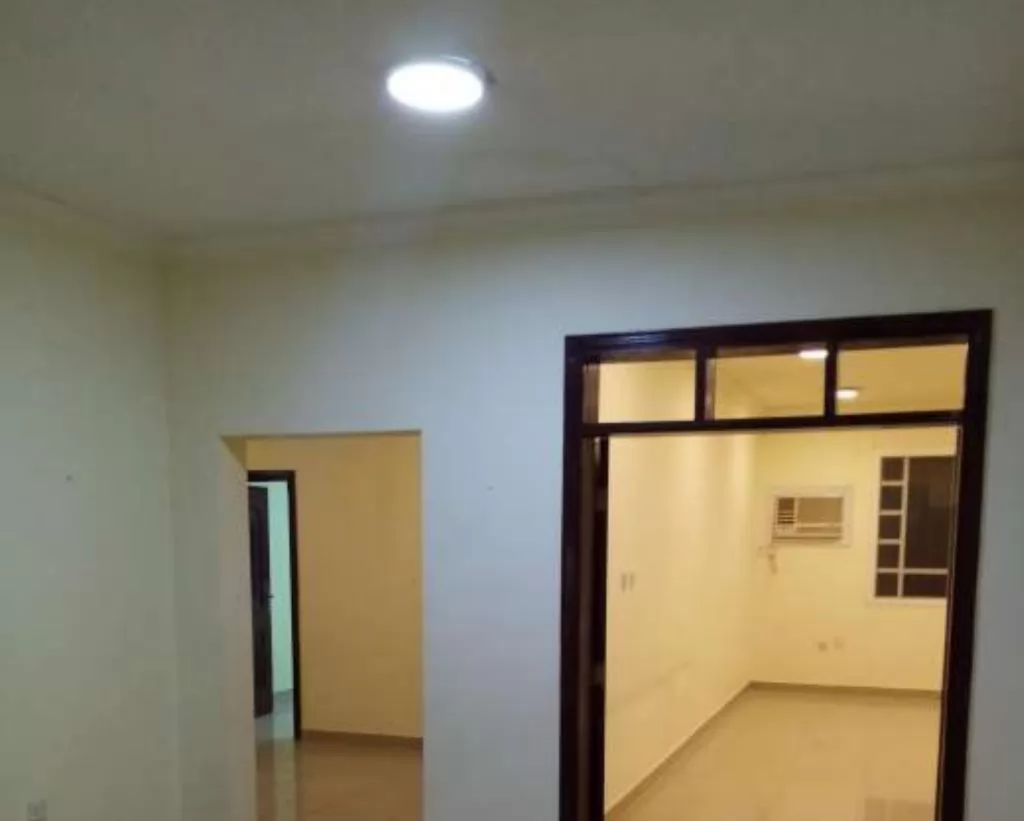 Residential Ready Property 3 Bedrooms U/F Apartment  for rent in Old-Airport , Doha-Qatar #12459 - 6  image 