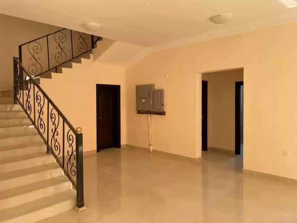 Residencial Listo Propiedad 6 habitaciones U / F Villa en Compound  alquiler en al-sad , Doha #12465 - 1  image 