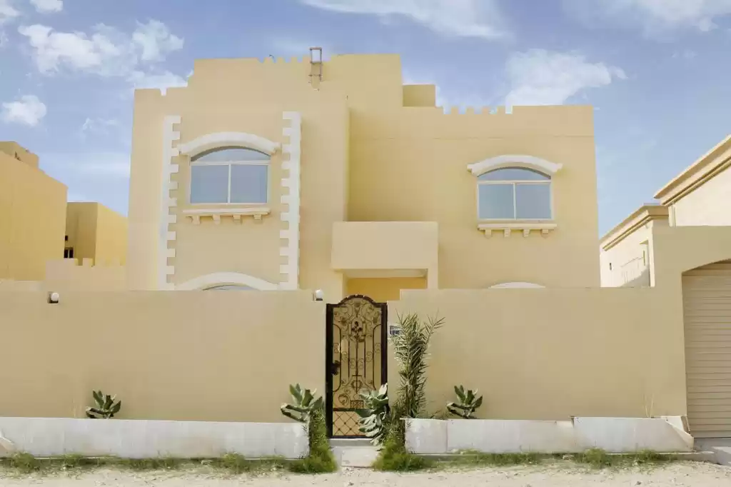 Résidentiel Propriété prête 4 chambres F / F Villa autonome  a louer au Al-Sadd , Doha #12479 - 1  image 