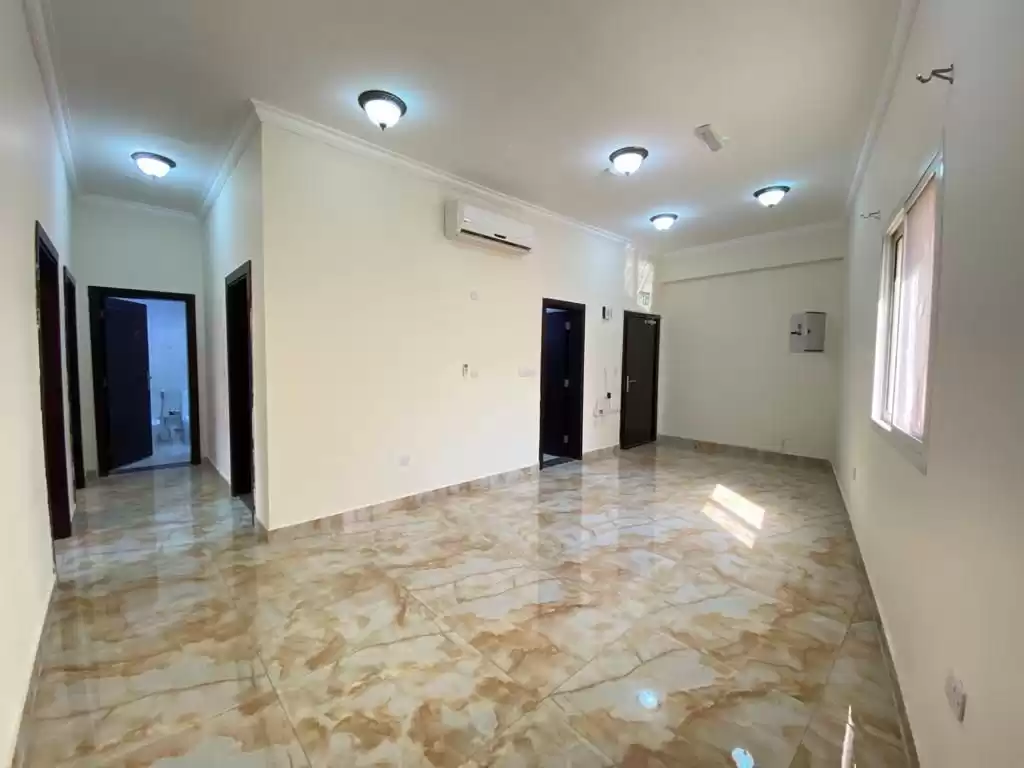 Wohn Klaar eigendom 2 Schlafzimmer U/F Wohnung  zu vermieten in Al Sadd , Doha #12481 - 1  image 
