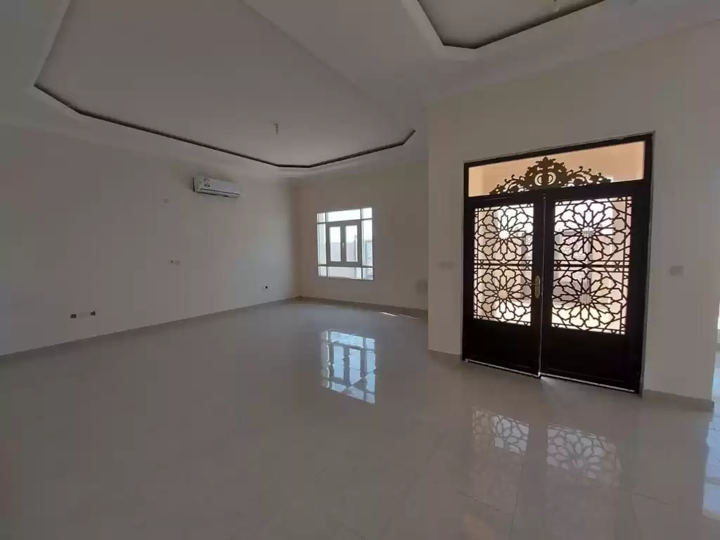 yerleşim Hazır Mülk 7 Yatak Odası U/F Müstakil Villa  kiralık içinde Al Sadd , Doha #12491 - 1  image 