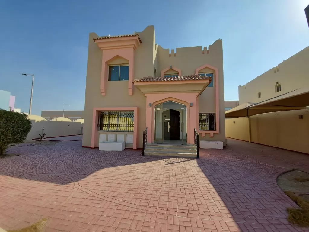 yerleşim Hazır Mülk 5 Yatak Odası S/F Müstakil Villa  kiralık içinde Doha #12502 - 1  image 