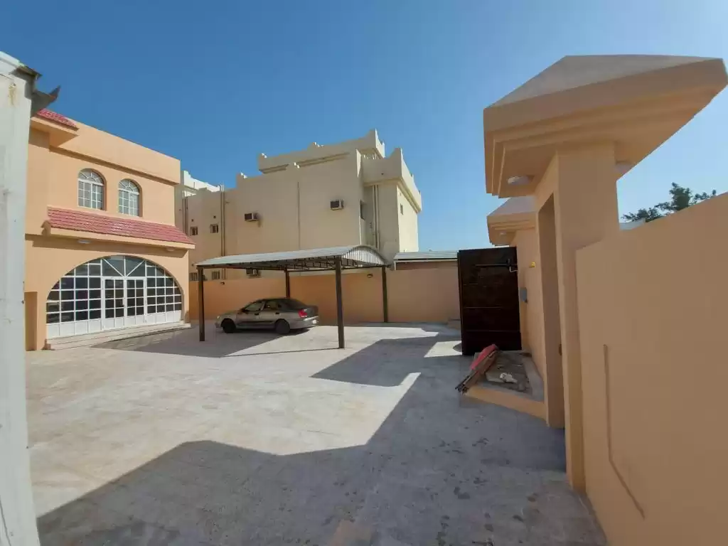 yerleşim Hazır Mülk 6 Yatak Odası U/F Apartman  kiralık içinde Al Sadd , Doha #12510 - 1  image 