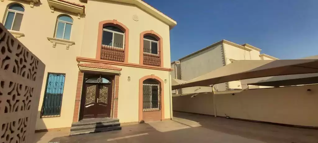 Résidentiel Propriété prête 4 chambres U / f Villa autonome  a louer au Al-Sadd , Doha #12516 - 1  image 