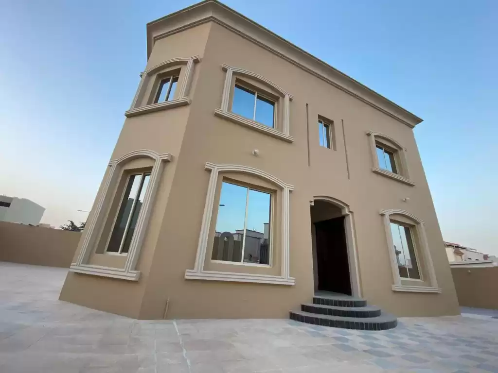 Résidentiel Propriété prête 5 chambres U / f Villa autonome  a louer au Al-Sadd , Doha #12530 - 1  image 