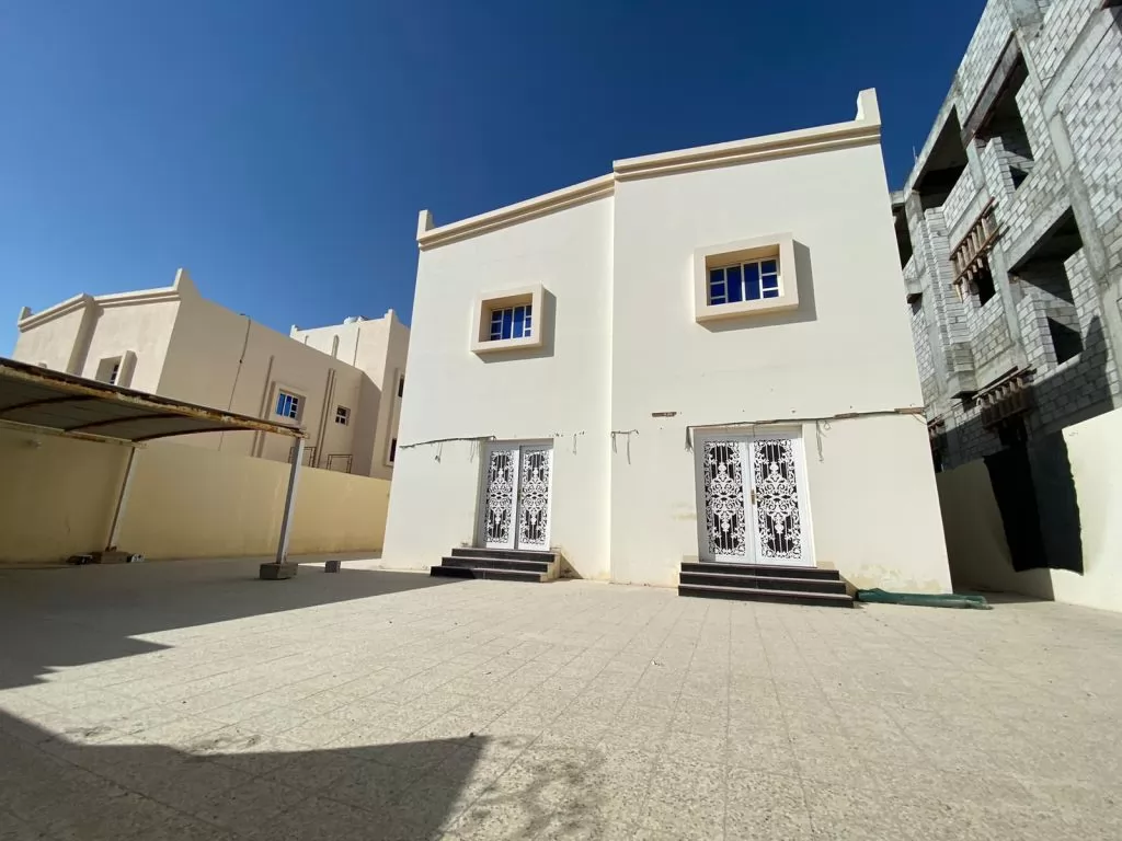Жилой Готовая недвижимость 6 спален Н/Ф Вилла в комплексе  в аренду в Аль-Садд , Доха #12531 - 1  image 