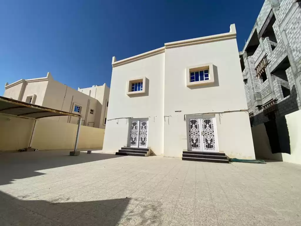 Résidentiel Propriété prête 6 chambres U / f Villa à Compound  a louer au Al-Sadd , Doha #12531 - 1  image 