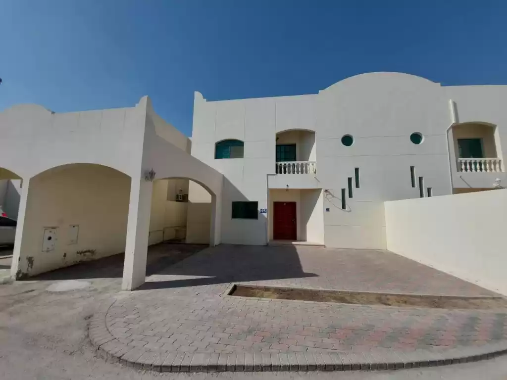 Жилой Готовая недвижимость 3 спальни Н/Ф Вилла в комплексе  в аренду в Аль-Садд , Доха #12532 - 1  image 