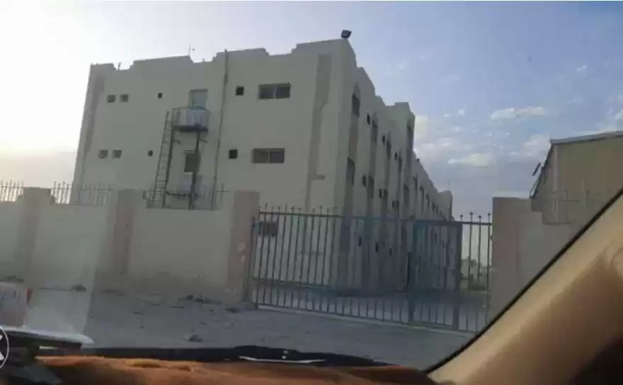 Résidentiel Propriété prête 1 chambre U / f Camp de travail  a louer au Doha #12539 - 1  image 