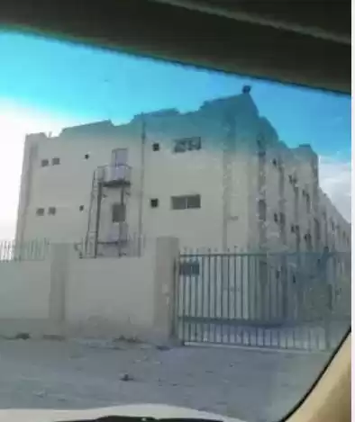 Résidentiel Propriété prête 1 chambre U / f Camp de travail  a louer au Doha #12543 - 1  image 