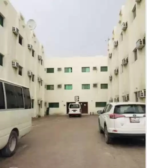 Résidentiel Propriété prête 1 chambre F / F Camp de travail  a louer au Doha #12550 - 1  image 