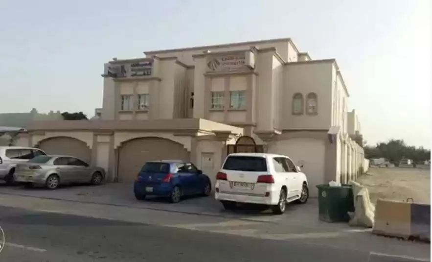 سكني عقار جاهز 7 غرف  غير مفروش فيلا  للإيجار في السد , الدوحة #12556 - 1  صورة 