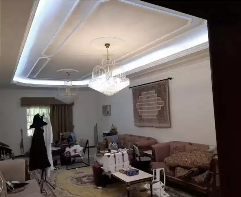Résidentiel Propriété prête 3 chambres U / f Villa autonome  a louer au Al-Sadd , Doha #12557 - 1  image 