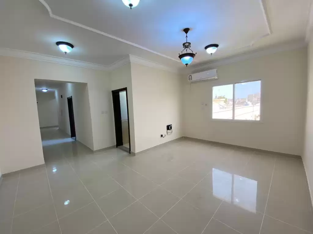 Wohn Klaar eigendom 2 Schlafzimmer U/F Wohnung  zu vermieten in Al Sadd , Doha #12558 - 1  image 