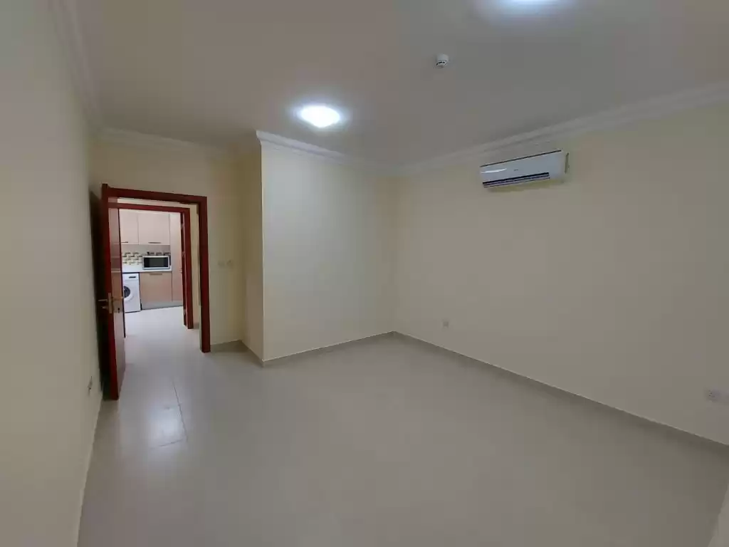 Wohn Klaar eigendom 2 Schlafzimmer S/F Wohnung  zu vermieten in Al Sadd , Doha #12561 - 1  image 
