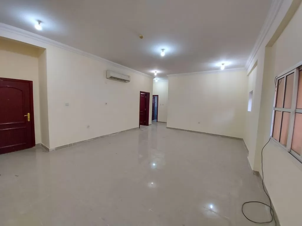Residential Ready Property 2 Bedrooms U/F Apartment  for rent in Fereej-Bin-Mahmoud , Doha-Qatar #12571 - 1  image 
