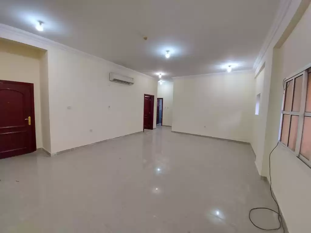 Residential Ready Property 2 Bedrooms U/F Apartment  for rent in Al Sadd , Doha #12571 - 1  image 