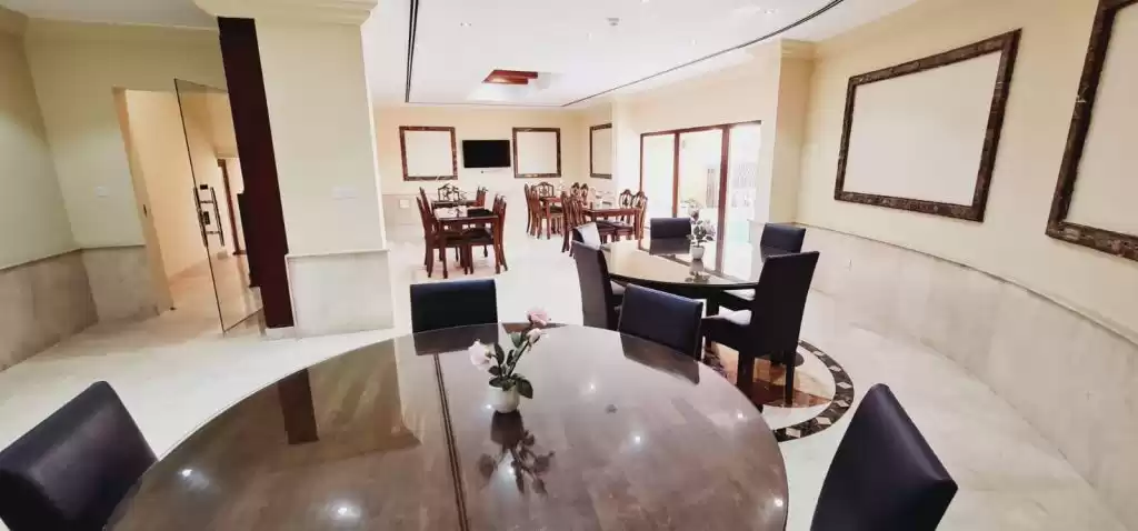 Wohn Klaar eigendom 5 Schlafzimmer S/F Villa in Verbindung  zu vermieten in Al Sadd , Doha #12581 - 1  image 