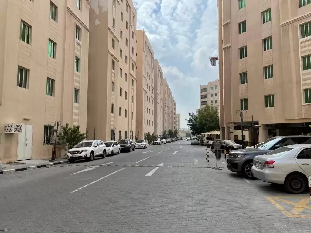 Residencial Listo Propiedad 3 dormitorios U / F Apartamento  alquiler en al-sad , Doha #12590 - 1  image 