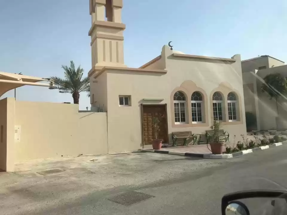 Жилой Готовая недвижимость 4 спальни Н/Ф Вилла в комплексе  в аренду в Аль-Садд , Доха #12592 - 1  image 