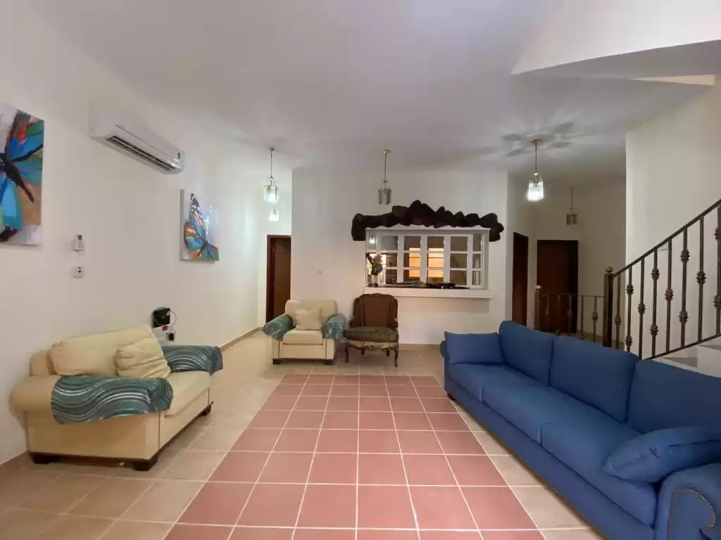 Résidentiel Propriété prête 4 chambres F / F Villa à Compound  a louer au Al-Sadd , Doha #12597 - 1  image 