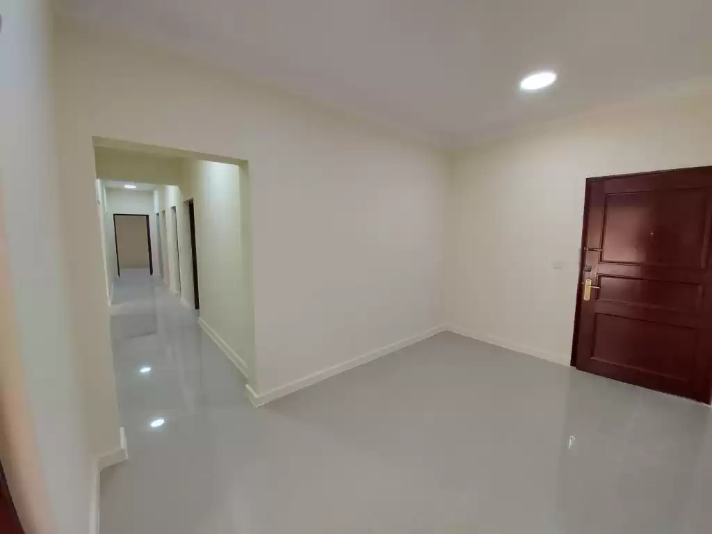 yerleşim Hazır Mülk 3 yatak odası U/F Apartman  kiralık içinde Al Sadd , Doha #12603 - 1  image 